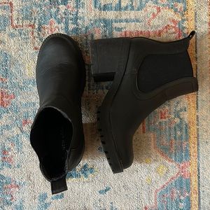 Women’s Chunky Heeled Chelsea Boot